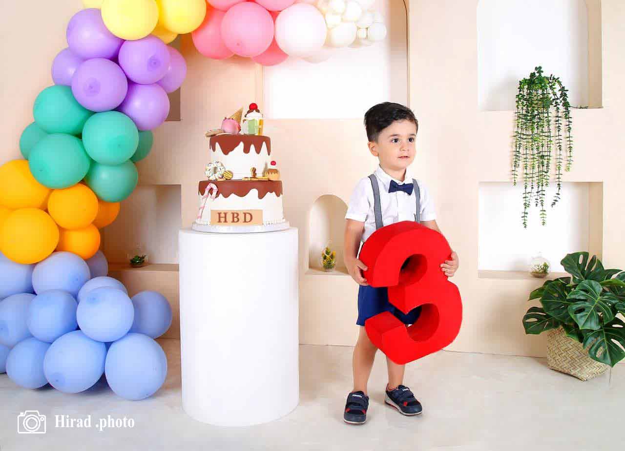 آتلیه کودک در کرج با لباس